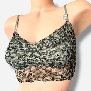 🌸New🌸 Pink Victoria’s Secret Bralette XS Camo